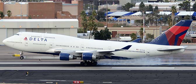 Delta Boeing 747-451 N674US, Phoenix Sky Harbor, January 8, 2016